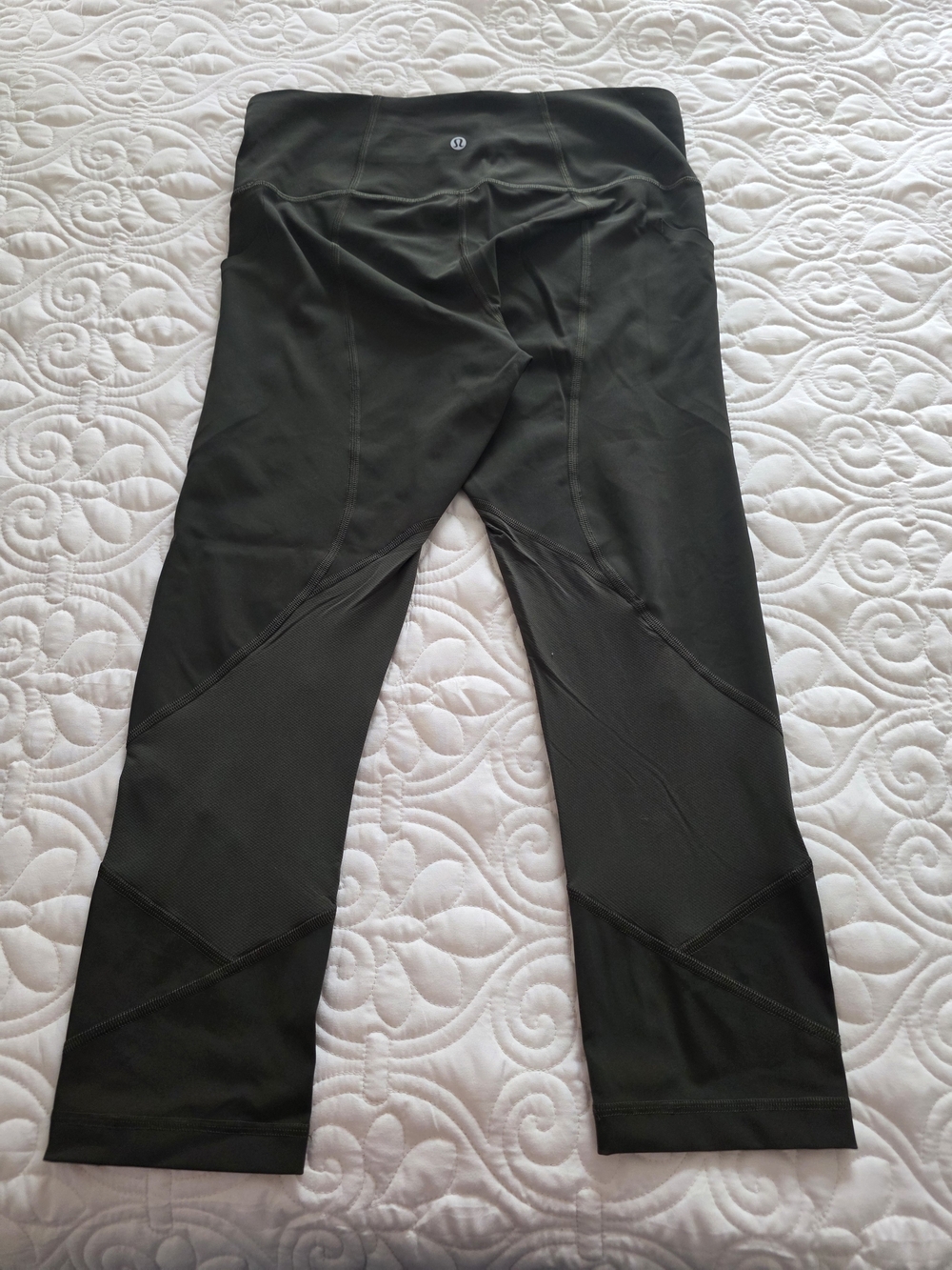Lululemon Green Crop Leggings with Subtle Stitching